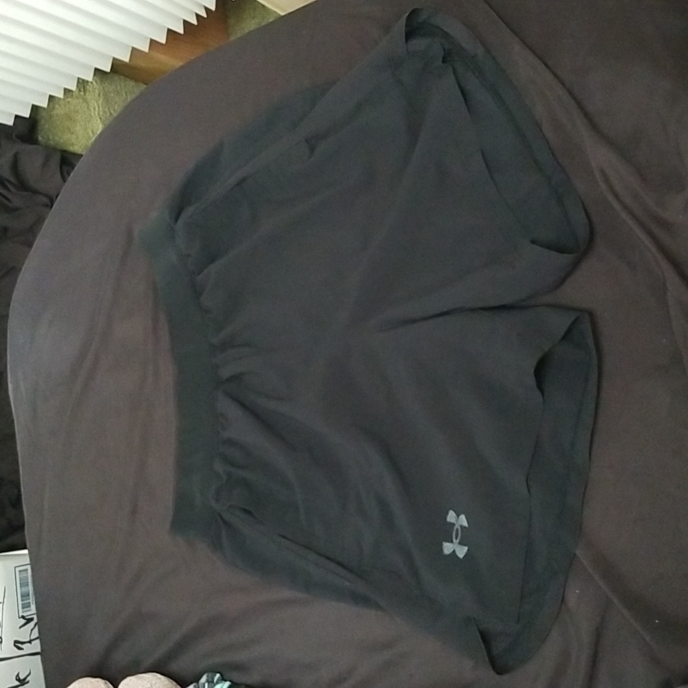Under armour running shorts w/ pockets